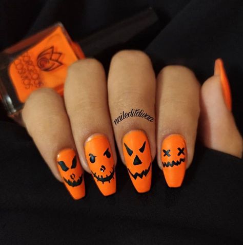 halloween manicure nails