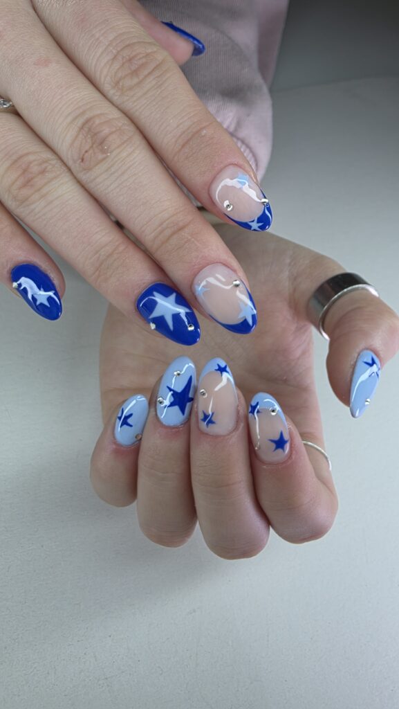 French Nails in Blau mit Sternen